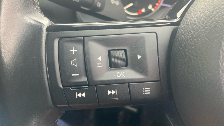 Nissan Qashqai 1.3 DiG-T MH Acenta Premium 5dr Petrol Hatchback